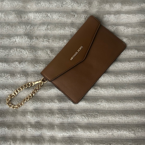 Michael Kors Handbags - Michael Kors Tan Wristlet with Gold Chain